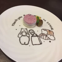 好きなものをサプライズでお皿に描いて下さいました。