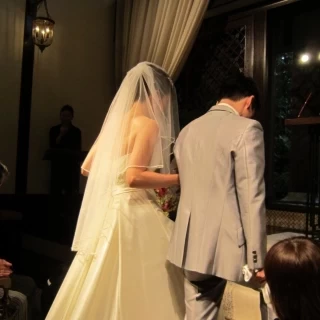 式場と新郎新婦のイメージ