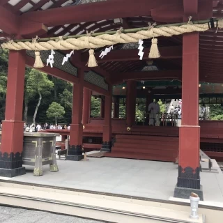 中央は神さまの通り道です