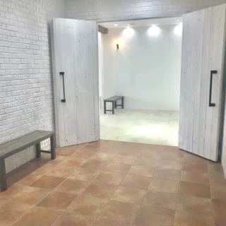 チャペル入口開けたところです。
ひと段階あります。