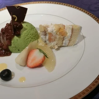 抹茶アイスに小豆がかかっていて美味しかったです