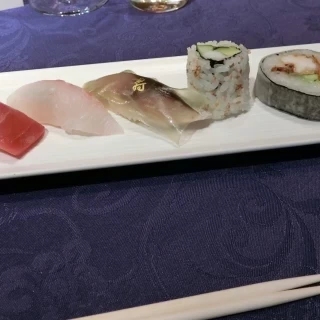 金箔で寿と書いてあり豪華です
