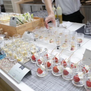 前菜のビュッフェです。式から披露宴の間の待ち時間に。。。