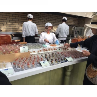 前菜ビュッフェ
その場で作ってくれます