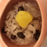 お赤飯がお魚の器に入っていてステキです。