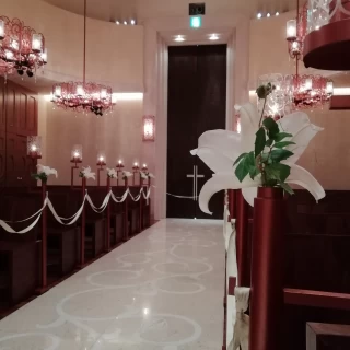 挙式場の入口とお花です。