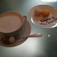 頂いたマカロンと飲み物です。