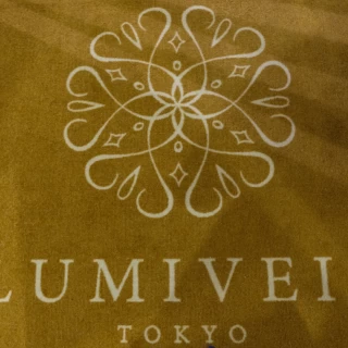 チャペルに入る前のカーペット。色が高級感があって素敵。