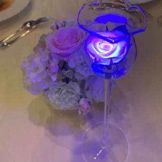 キャンドルサービス
液体を注ぐと光る薔薇