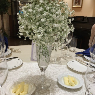 各卓の装花です。カスミソウが綺麗でした。