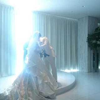 カーテンが開くところ