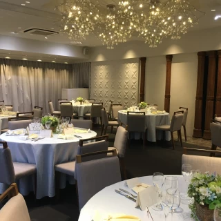挙式会場と同じ建物にある披露宴会場