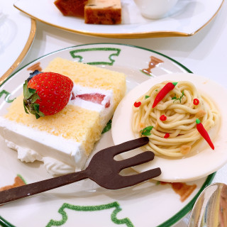 ウェディングケーキに乗せた、甘いパスタ。ペペロンチーノです。