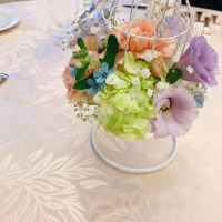 披露宴会場の各テーブルのお花