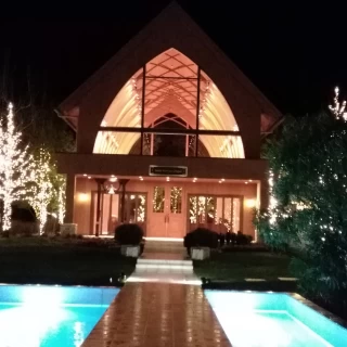 夜のチャペルです。イルミネーションがきれいです。