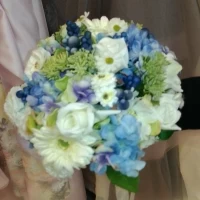 造花のブーケはレンタルできます。