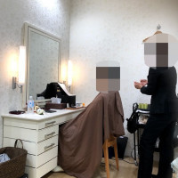 新郎ヘアセット中。