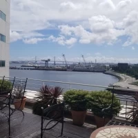 披露宴会場のベランダから海も見える
