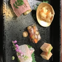 試食した料理。
箸で食べることができます。