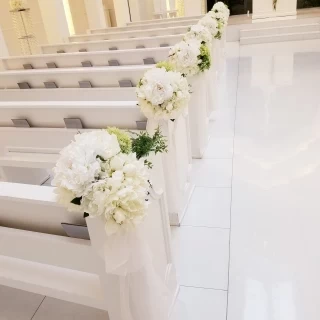 基本プラン内のチャペル装花。