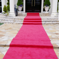 式場入口の赤いカーペット