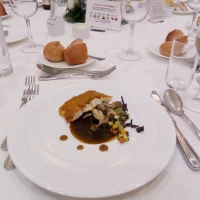 チョリソの香りを纏わせた旬魚 レンズ豆のサラダとハーブオイル