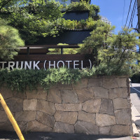 TRUNK HOTELの外観ロゴ