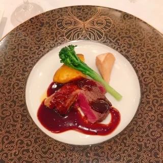 目の前でフランベして作ったロッシーニは本当に美味しい
