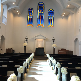 もう1つの式場で、天井が高く、聖堂のよつな雰囲気。