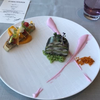 色とりどりで様々な食材が使われており、とても美味しかったです