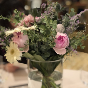 披露宴会場ゲストテーブルのお花|510549さんのTHE LANDMARK SQUARE TOKYO（ザランドマークスクエアトーキョー）（営業終了）の写真(666995)