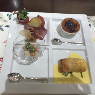 料理はとても美味しかったです。
特にクリームブリュレ。