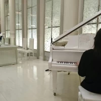 ピアノ生演奏あり