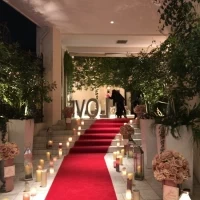 試食会の日の装飾
キャンドル、花はオプションです