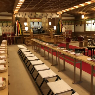 神殿（明治記念館内）