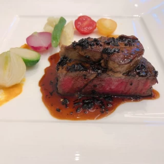 メインのフィレ肉とフォアグラ