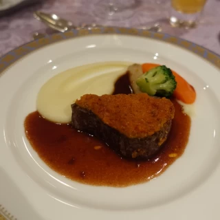 メイン 牛フィレ肉のグリエ