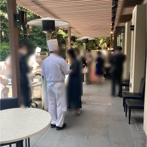 メインはお庭で焼いてくれるものをとりにいく演出|510692さんのRISTORANTE“CANOVIANO”（リストランテ　カノビアーノ）（ホテル雅叙園東京内）の写真(1468107)