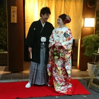 色打掛を着て披露宴会場のWabiやまどりで撮影。