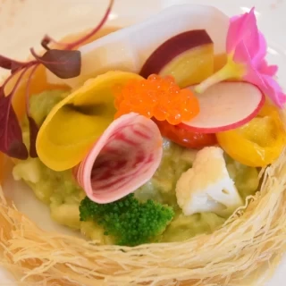 色合いがキレイでした。パリパリしてるのでちょっと食べずらい。