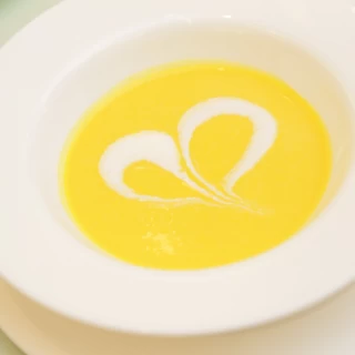 季節のポタージュ。今回はカボチャでした。