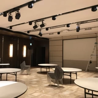 会場