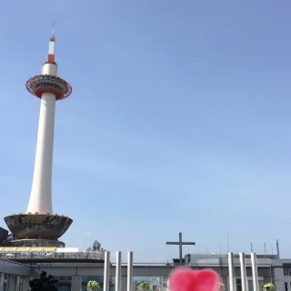青空の下で挙式