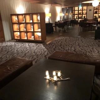 受付やゲストに待っていただく場所です