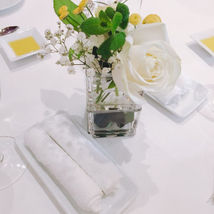 ゲストテーブルの装花
お花は1番お安いプランです|511210さんのレストランMINAMI（レストランミナミ）/ひらまつウエディングの写真(763910)