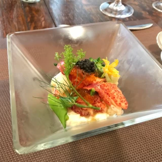 前菜(試食)新郎・新婦が別の種類の料理を試食しました