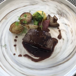 メインのステーキ。柔らかくてすごい美味しかった