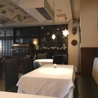 古めの内装ですが清潔感はあります。