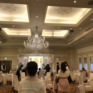白い披露宴会場
