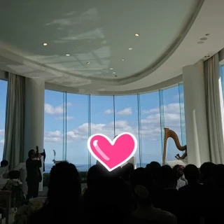 カーテンが開くと綺麗な景色が広がります